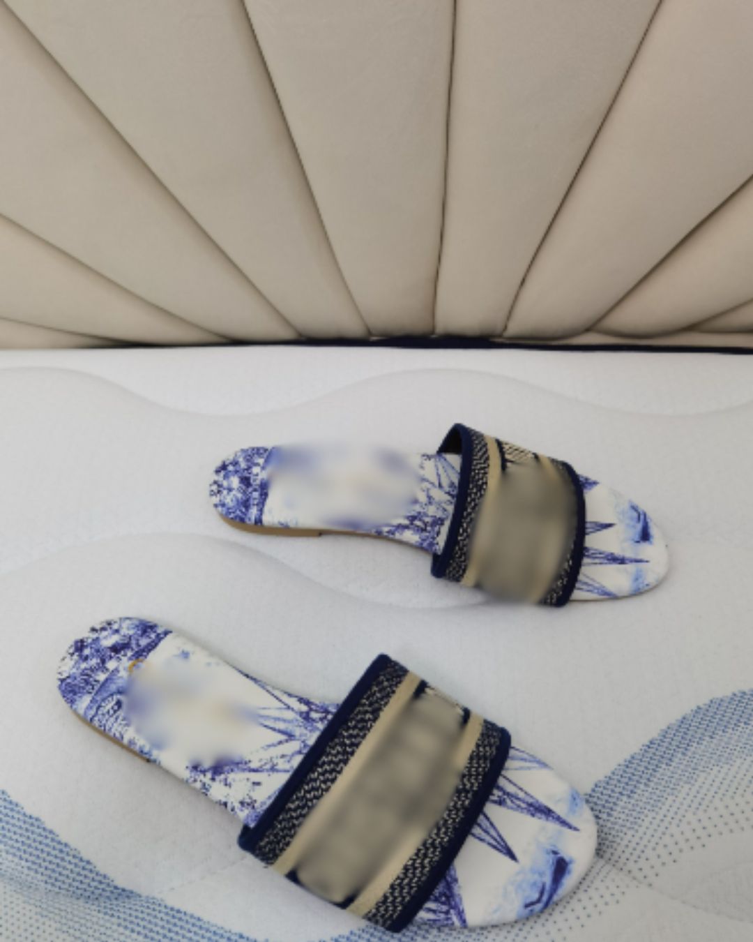 D SANDALS