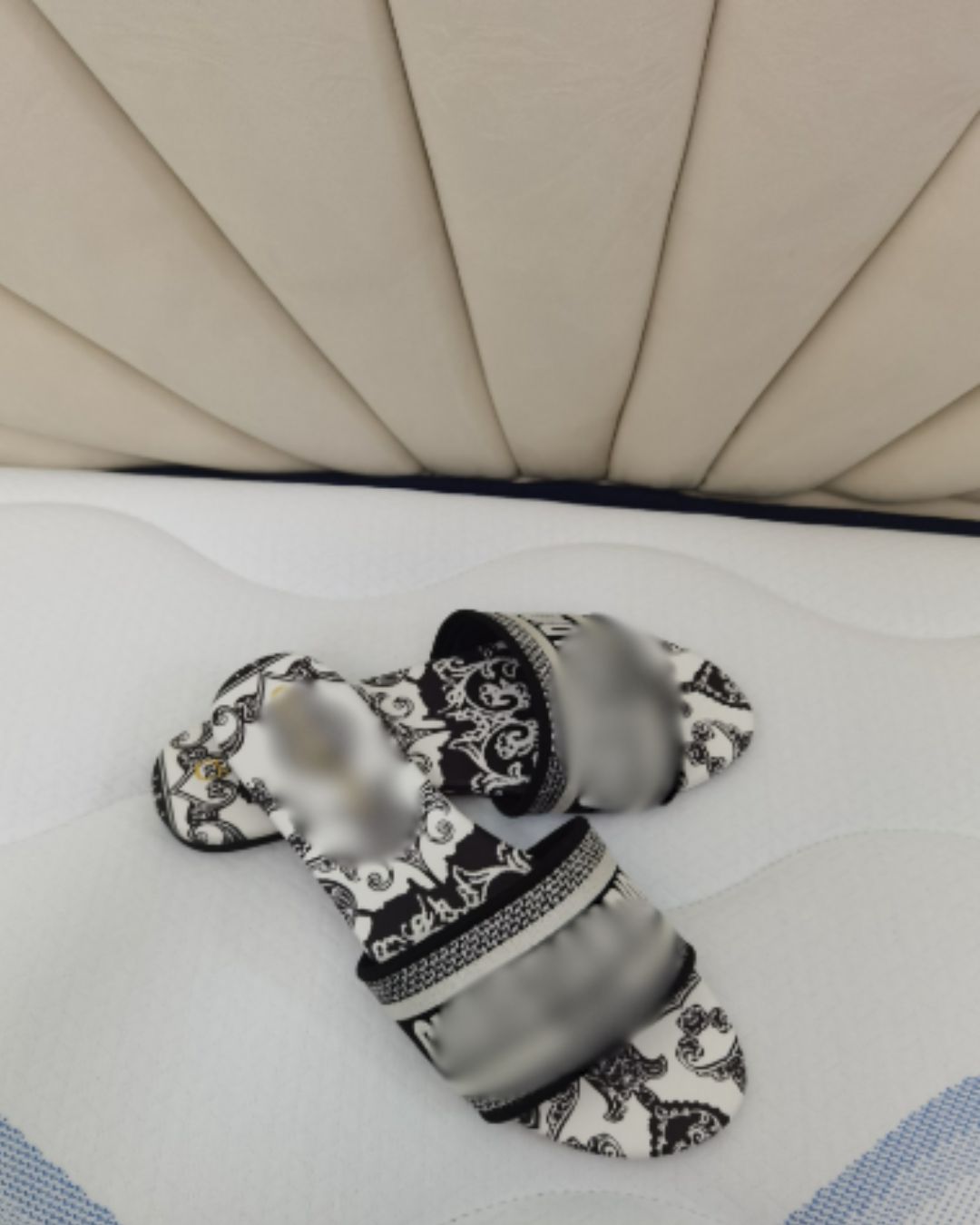 D SANDALS