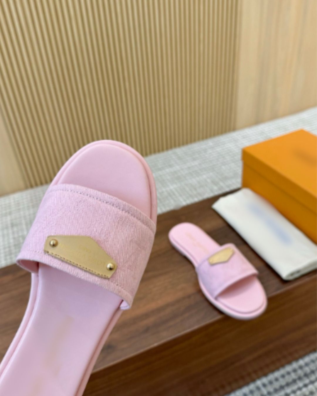 LV SANDALS